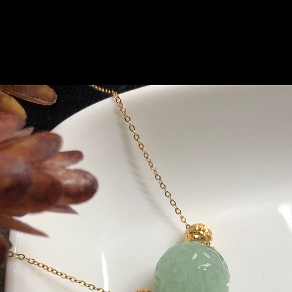 18k gold Jade green ball necklace - Picture 2 of 3